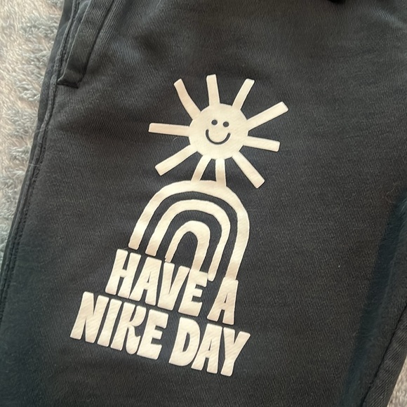 Boys Nike Jogger Sweatpants Size Medium - Picture 2 of 6